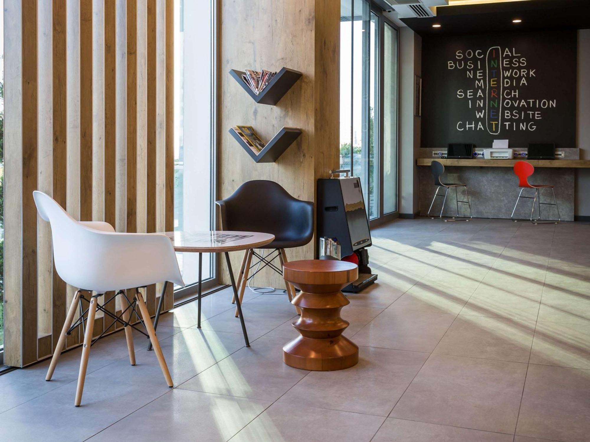 Ibis Istanbul West Hotel Exterior foto
